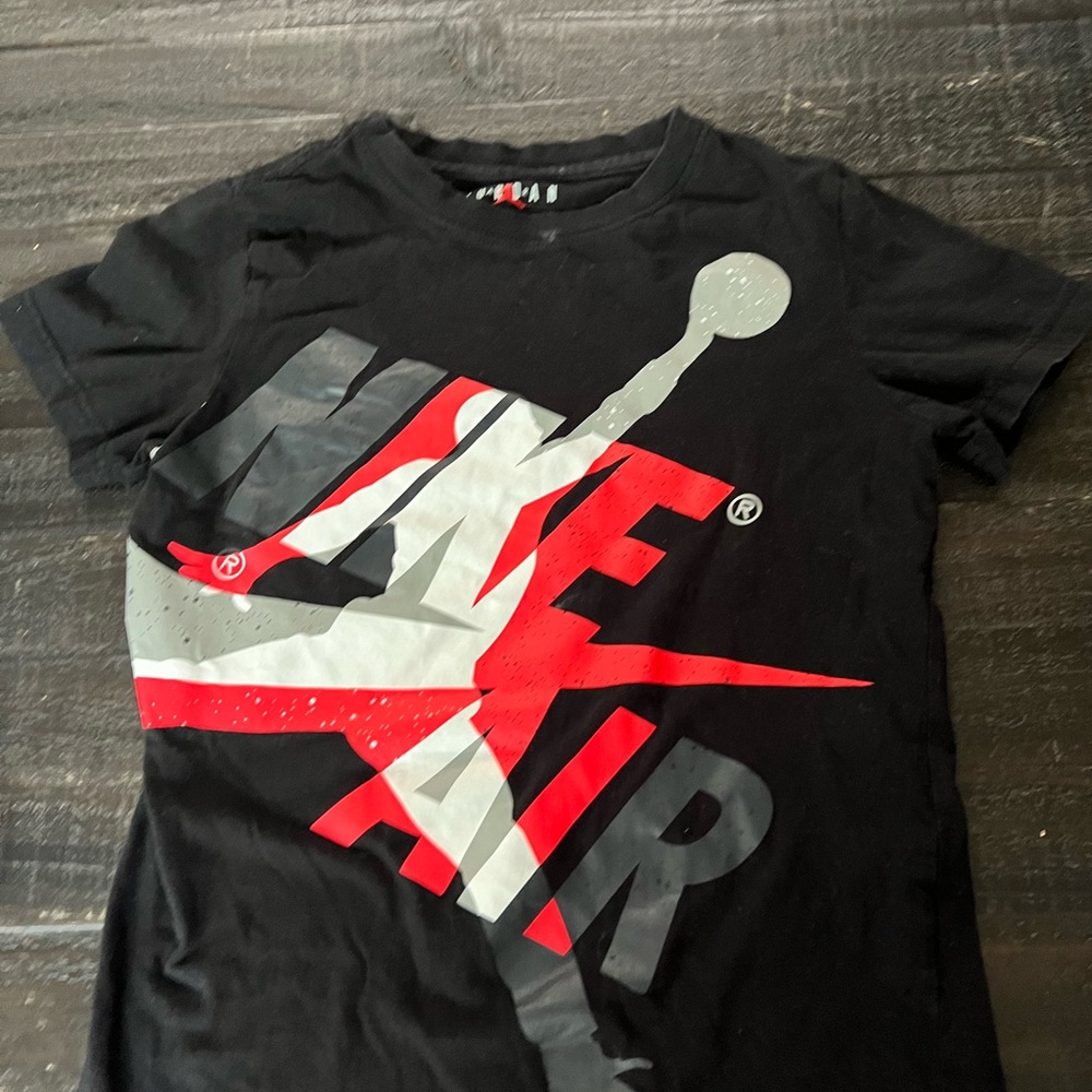 Jordan air big boy shirt size S 8/10 YRS